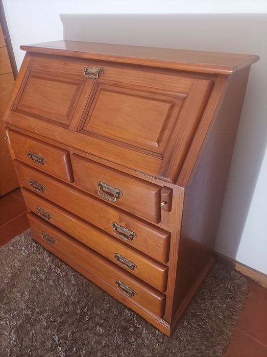 Escrivaninha restaurada estilo Luís Filipe. Ferragens em bronze .