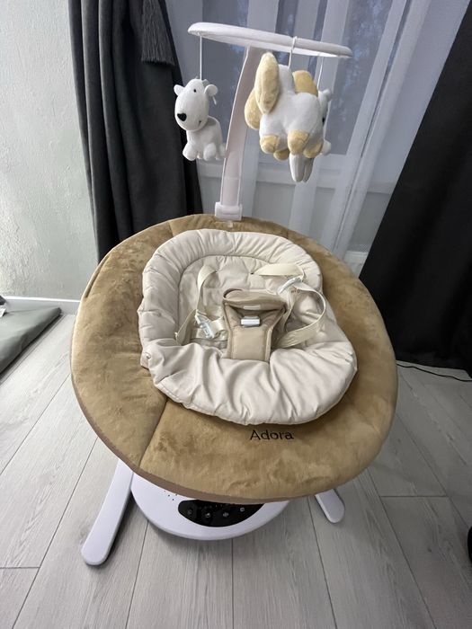 Крісло-гойдалка, заколисуючий центр, Carrello Adora CRL-10305