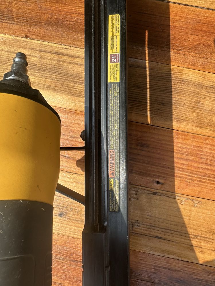 Продам пневмо пістоле dewalt для цвяхів