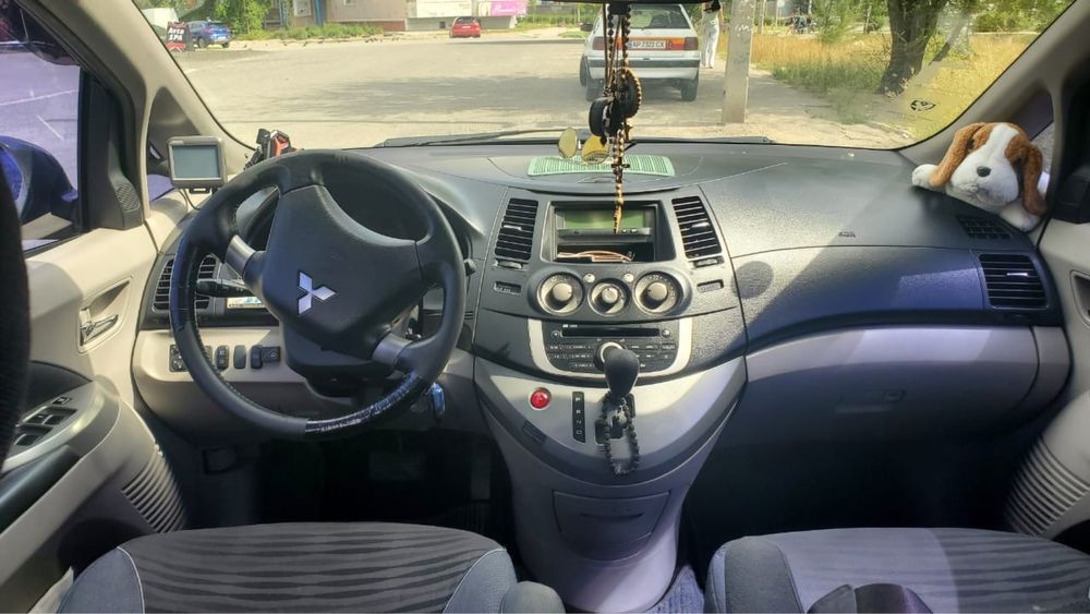 Продам авто Mitsubishi Grandis — семимісний мінівен