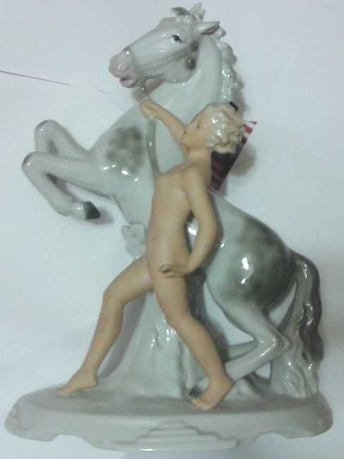 Статуетка "Дівчина з конем" (Фарфор. Fasold & Stauch) поч. ХХ ст.