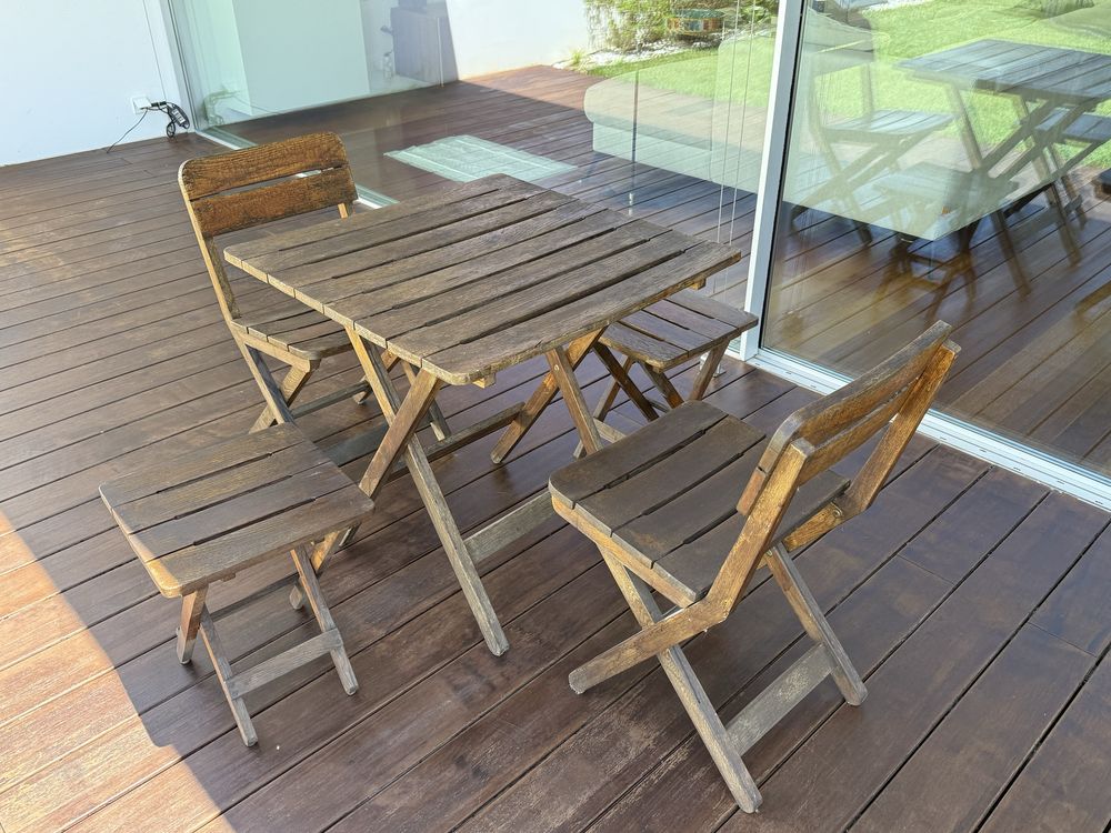 Conjunto de Mesa Exterior em Teca