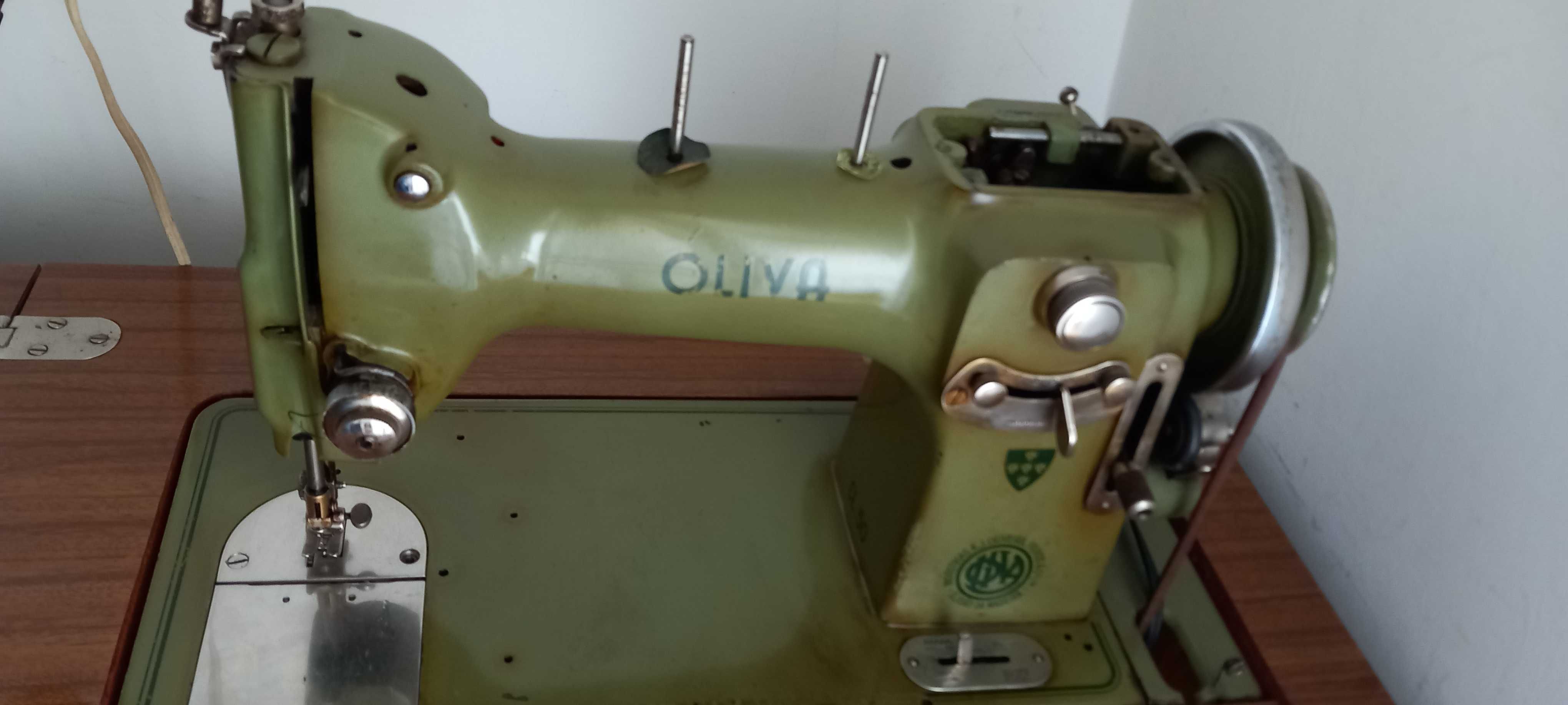Máquina de costura OLIVA