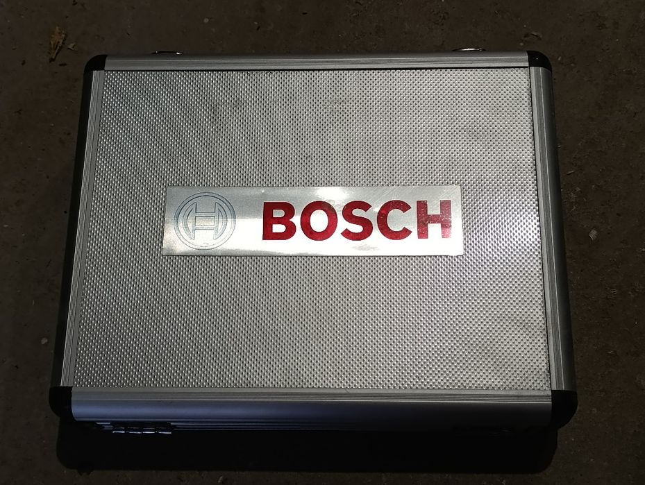 Новая дрель metabo sbe 760 + новый набор свёрл и зубил