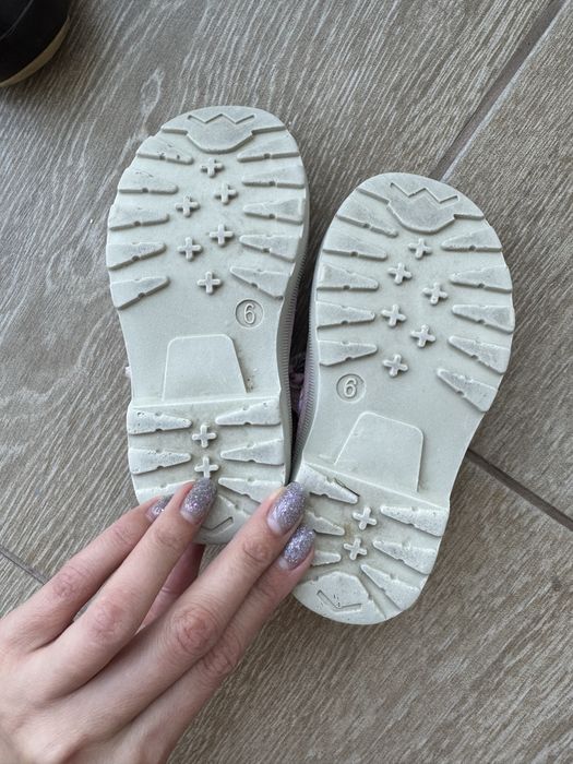 Продам туфлі на дівчинку