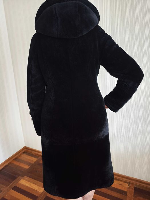 Продам мутоновую шубу с капюшоном Леди Шарм 46 размера