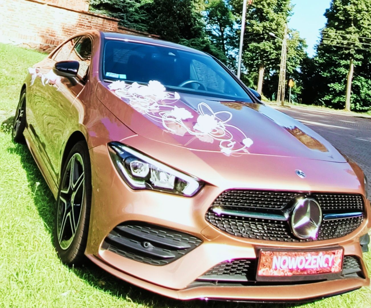 Auto do ślubu Mercedes kolor Gold Rose