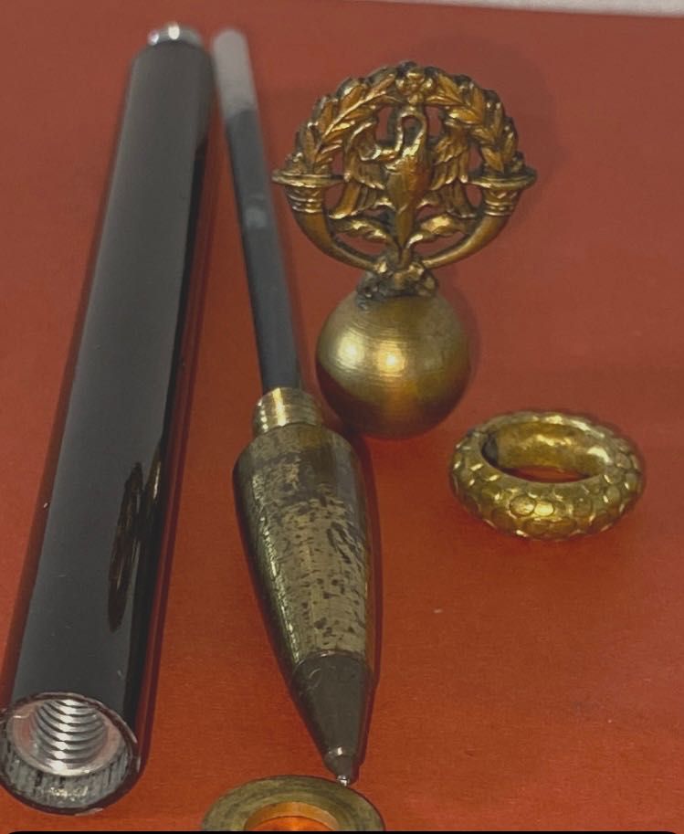 Caneta esferográfica com símbolo militar