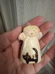 Śliczny aniołek ceramiczny