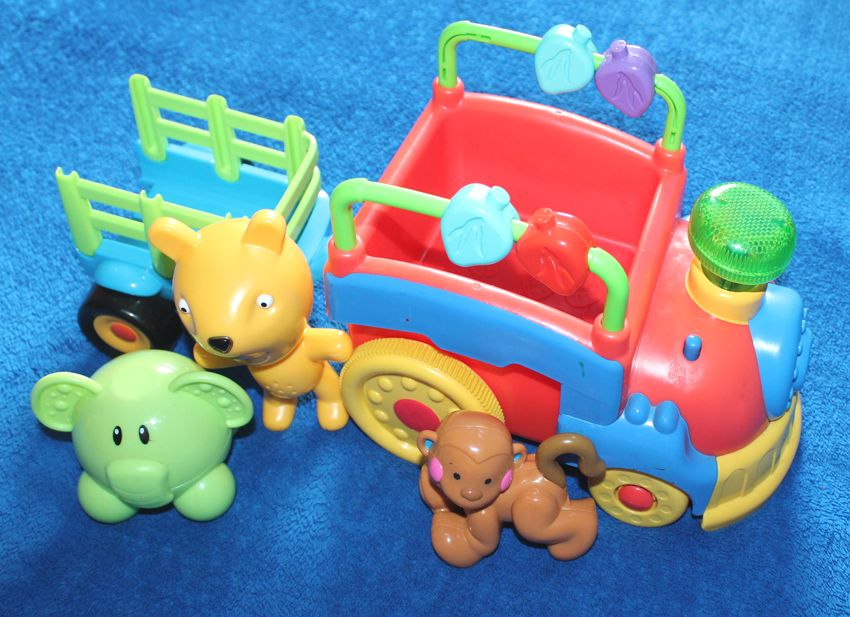 Fisher Price wesoły muzyczny pociąg ze zwierzętami