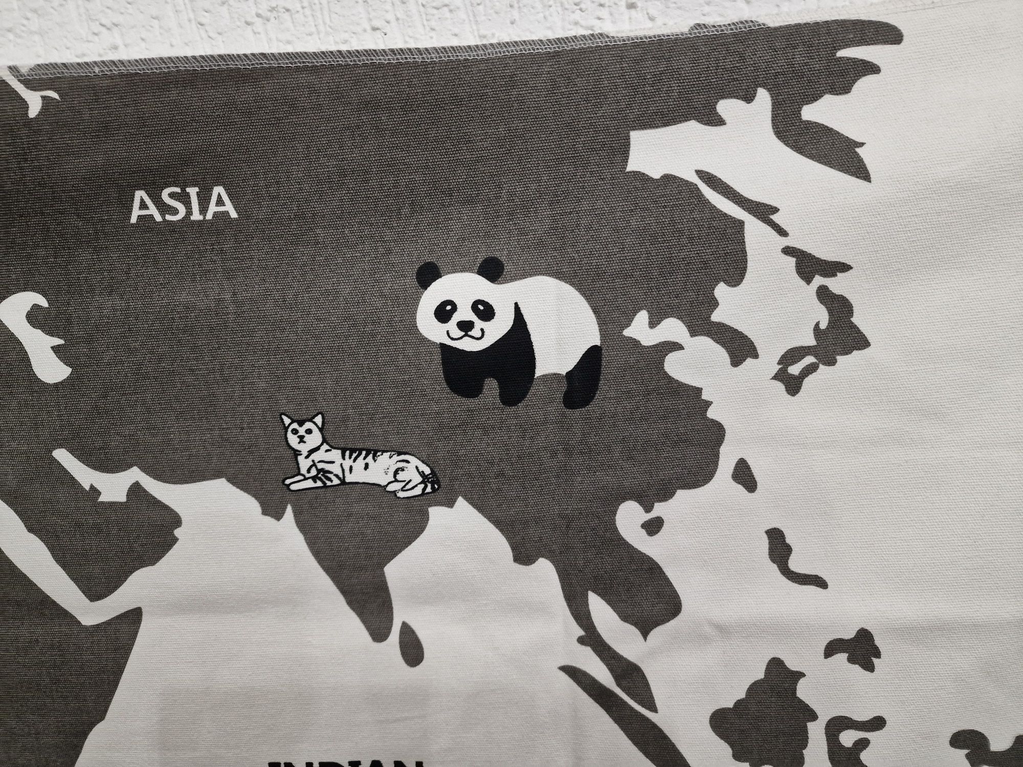 Dywanik, narzuta mapa świata dla dziecka
