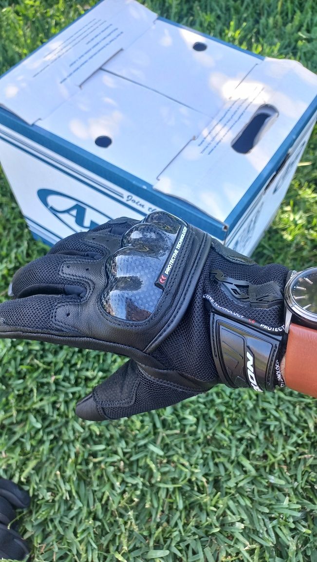 Capacete Arai + Luvas Ixon