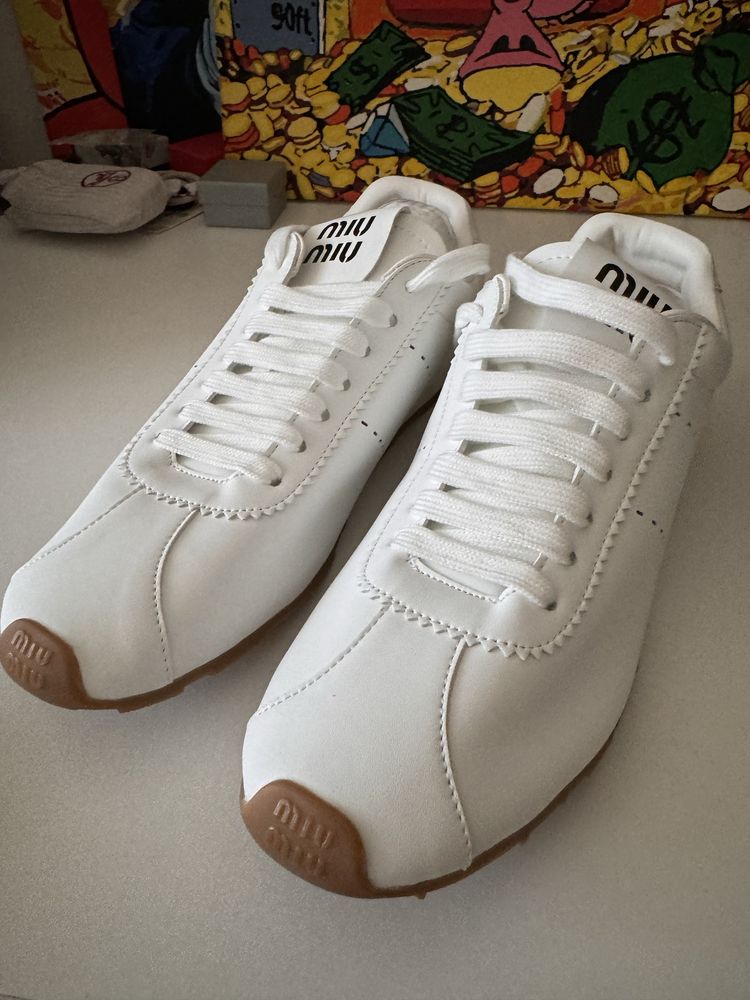 Кросівки в стилі miu miu