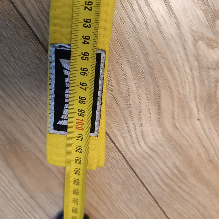 Pas żółty i pomarańczowy sztuki walki karate judo