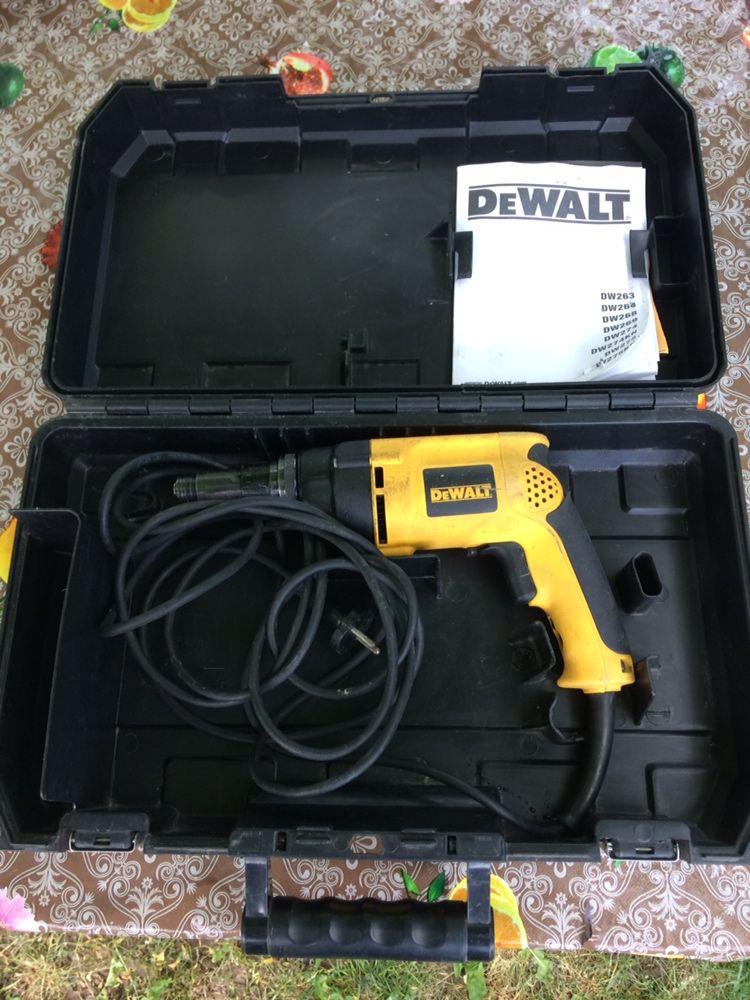 Шуруповерт DeWALT DW269K (сетевой)