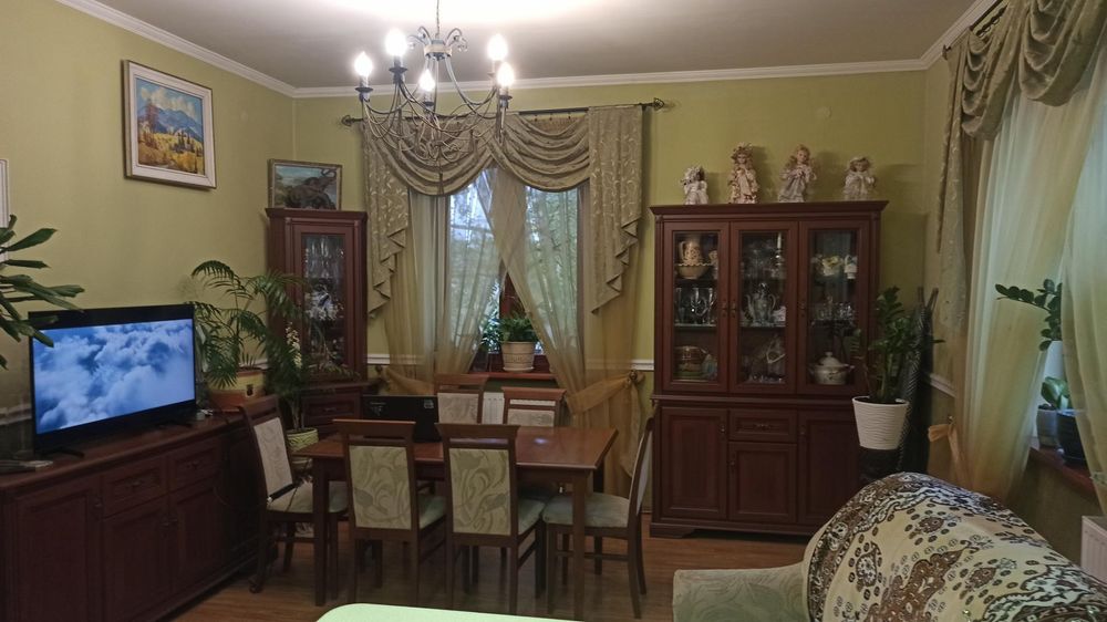 Продаж 6-ти кімнатної квартири у місті Ужгород.