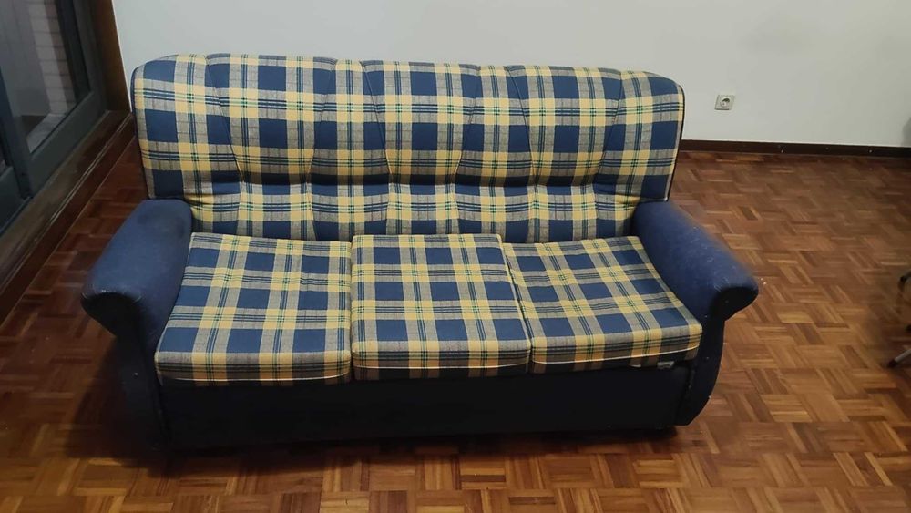 Sofá-Cama Usado com desgaste