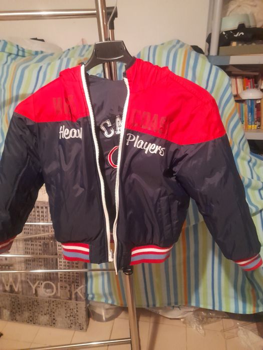 Kispo de menino com capuz.