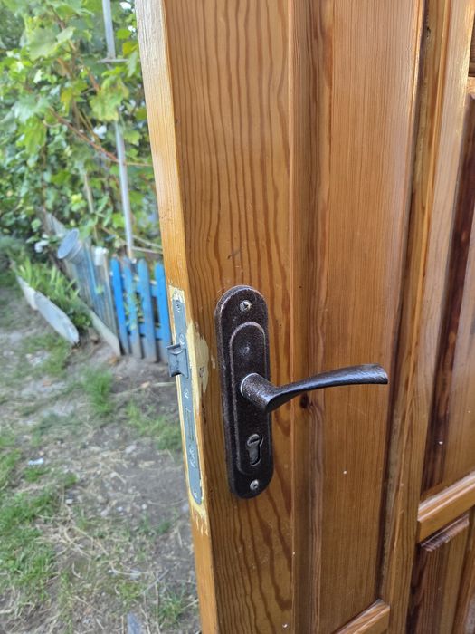 Двері дерев'яні вхідні