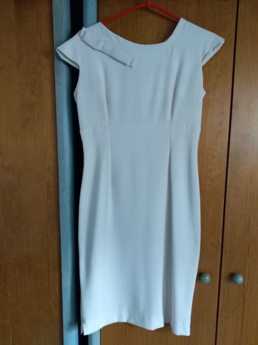 Sukienka wizytowa jasny beż