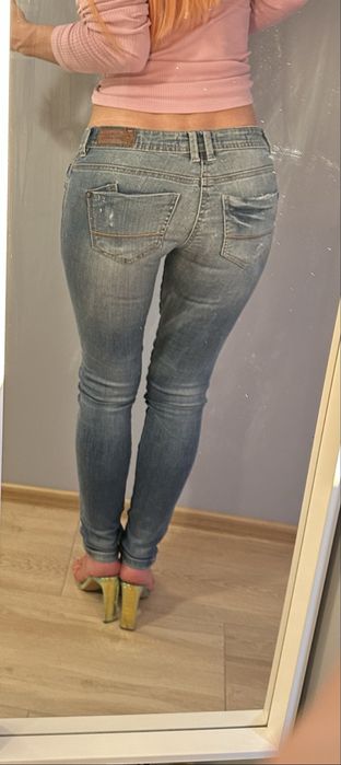 Spodnie jeansowe dziury Bershka / rozm. 36 / S