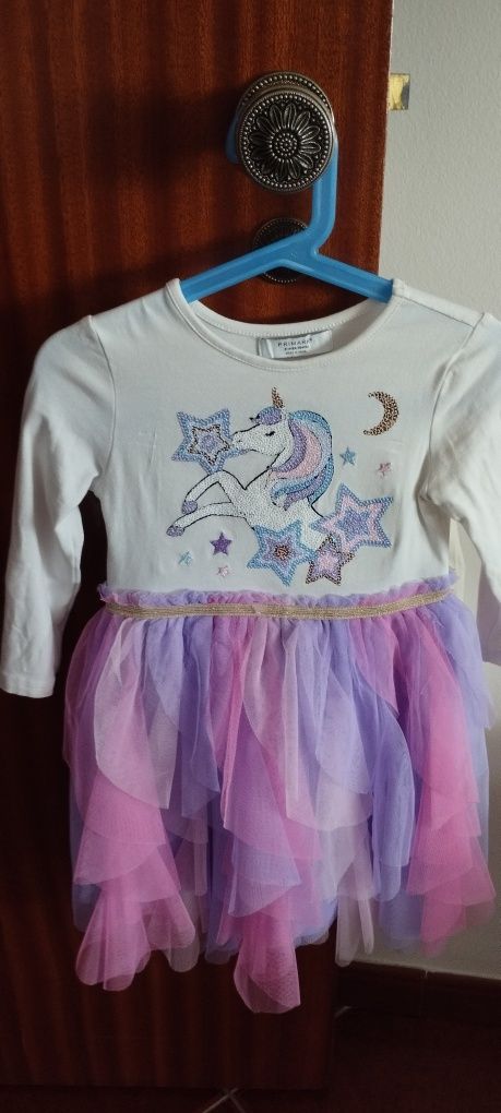 Vestidos princesas Disney e unicórnio