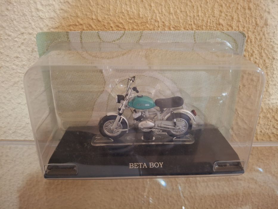 Motas 1/18 para venda