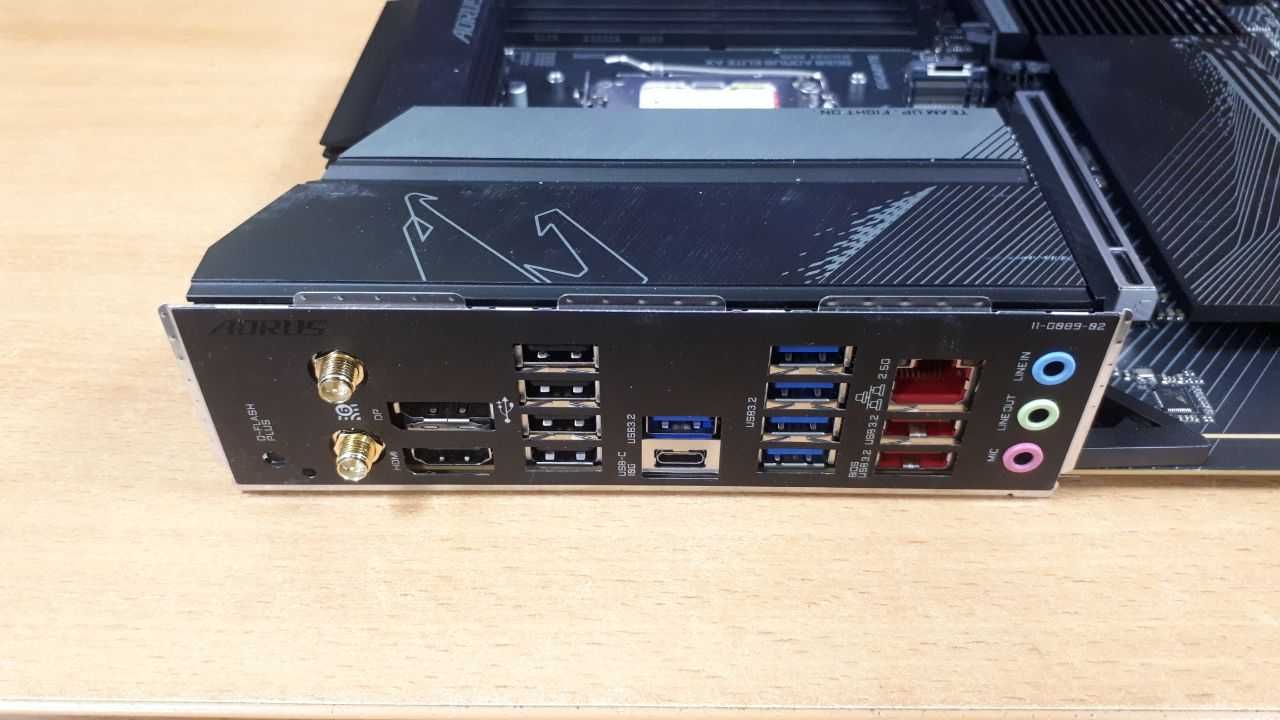 Материнська плата Gigabyte B650 Aorus Elite AX