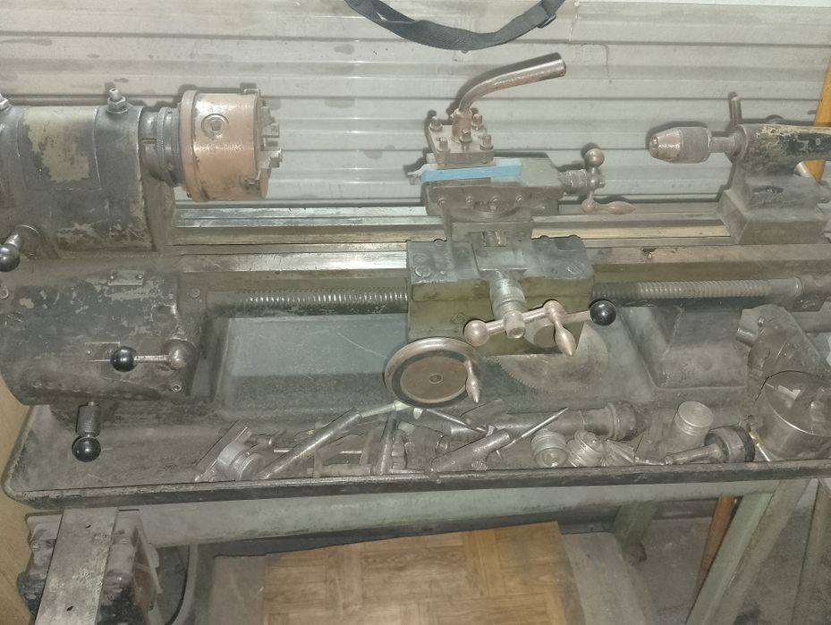 mała tokarka w dobrym stanie