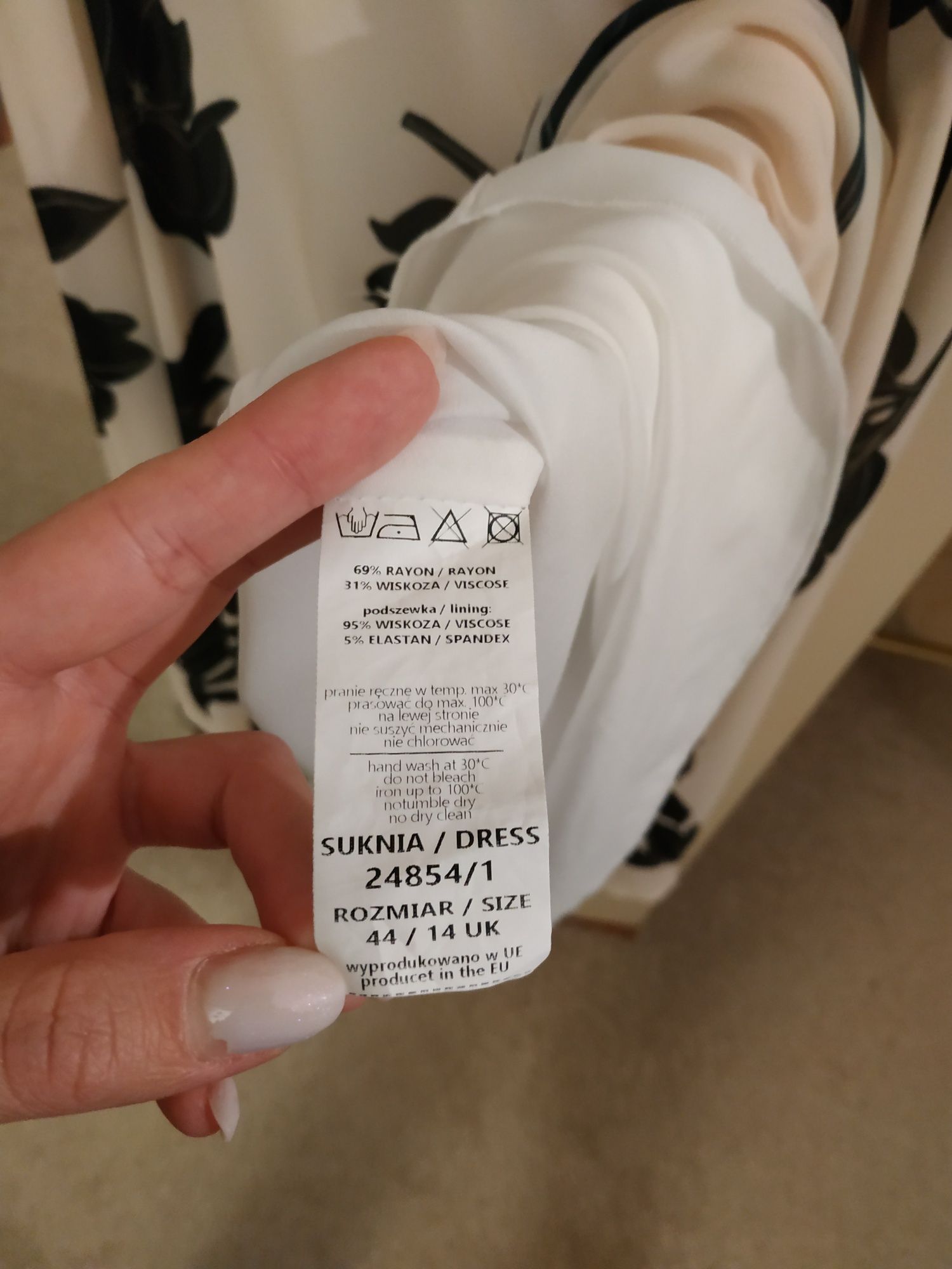 Sukienka w kwiaty Aldona 44