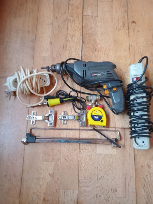Электродрель комплектом