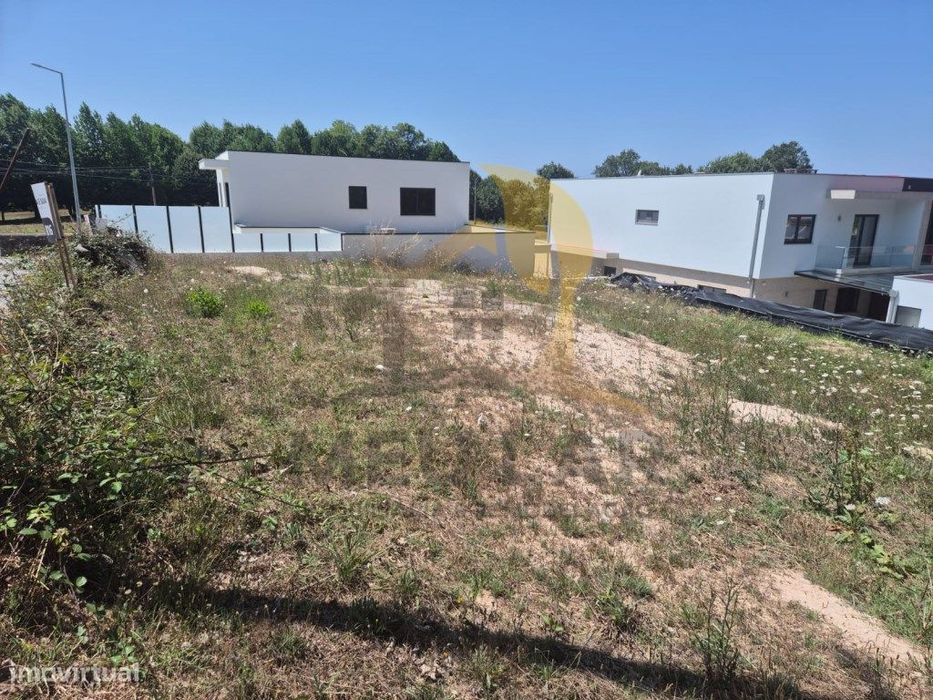 Terreno urbano — Escapães, Aveiro