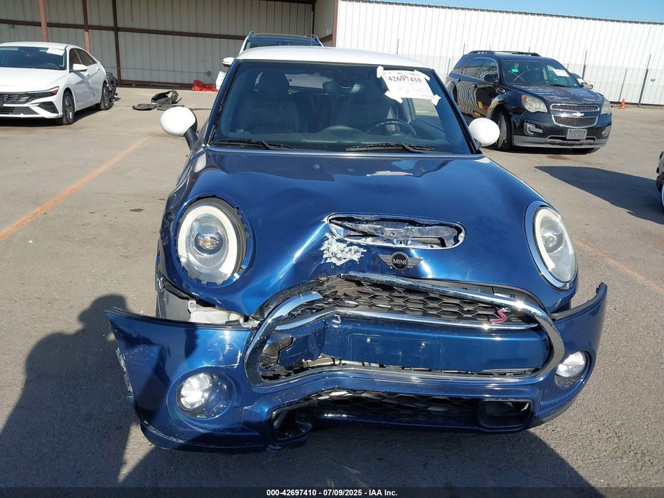 2017 MINI COOPER S в дорозі