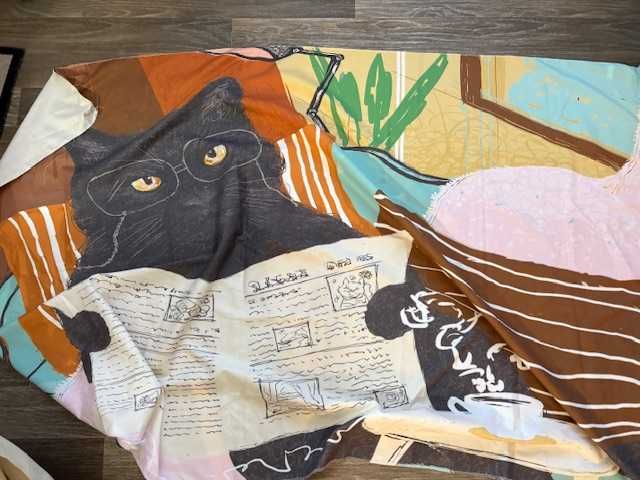 Gobelin ścienny kot czytający gazetę