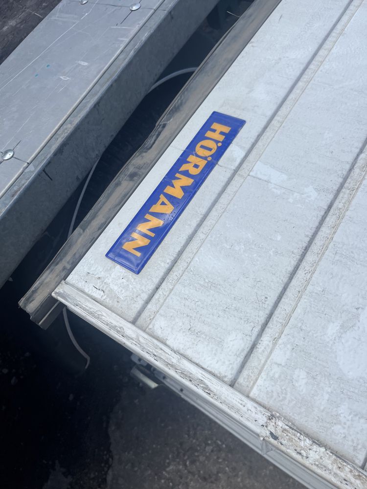 Brama  segmentowa z drzwiawi zrob to sam