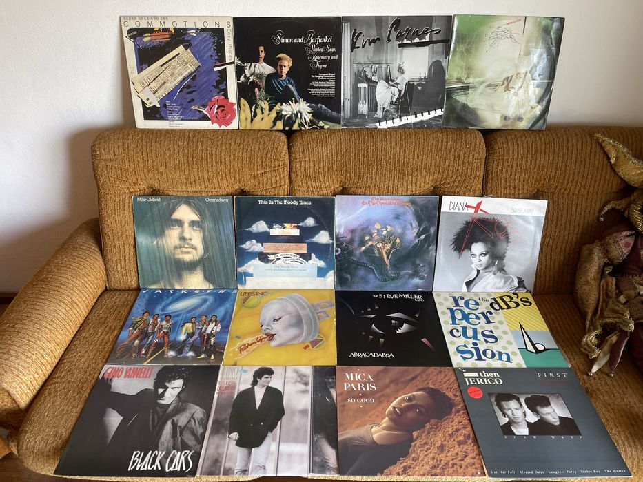 Lote de 144 discos de vinil - (140 lps e 4 maxis)
