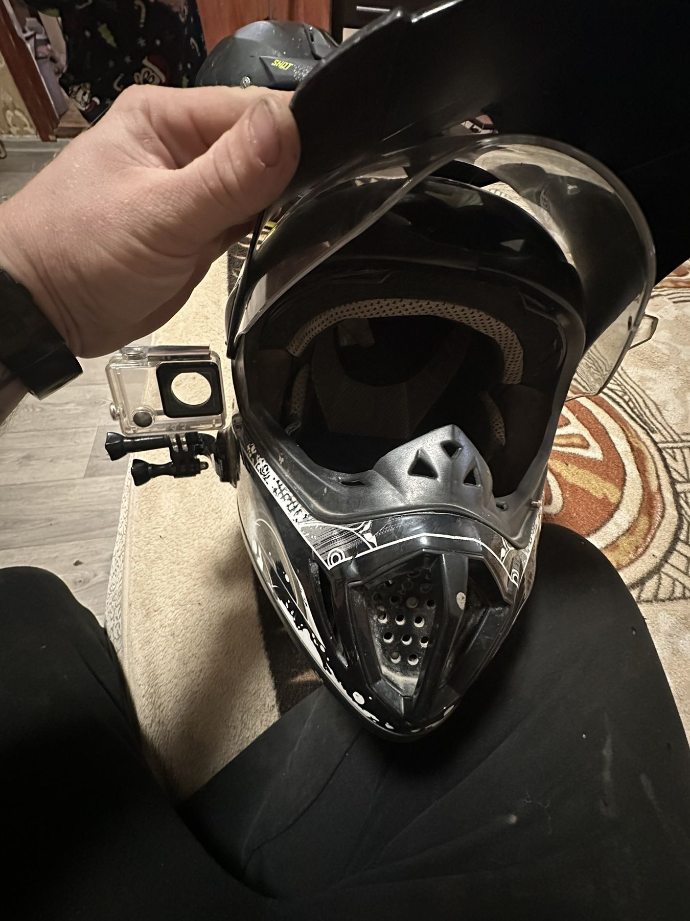 Продам шлем кроссовый с визором есть еще один дорожный