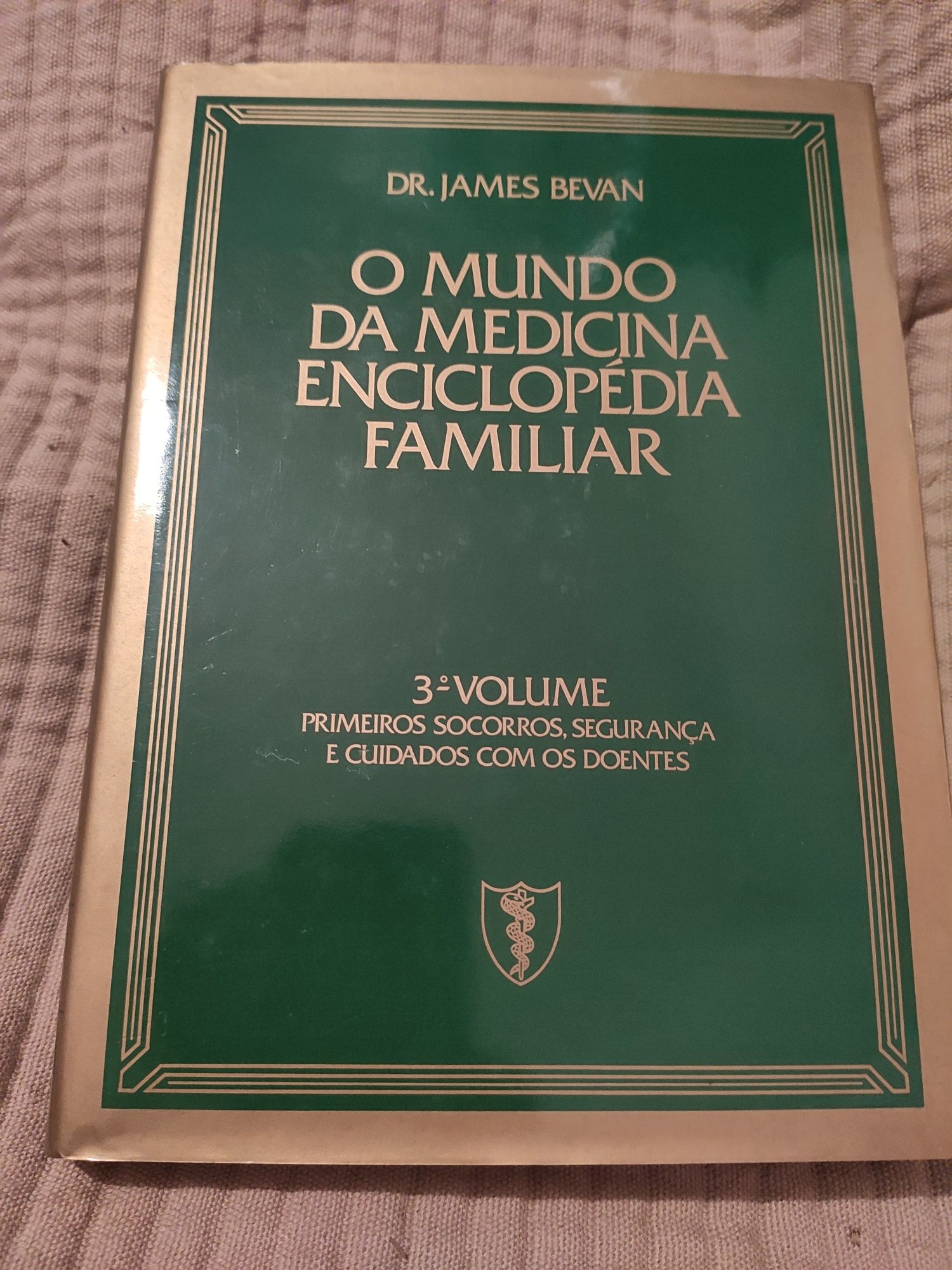 4 volumes do Mundo da medicina, enciclopédia familiar