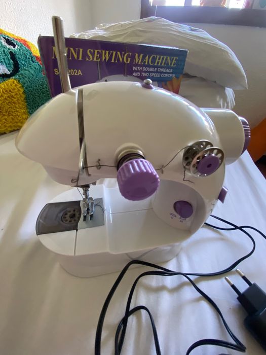 Mini máquina de costura