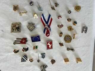 Pins de várias nacionalidades novos