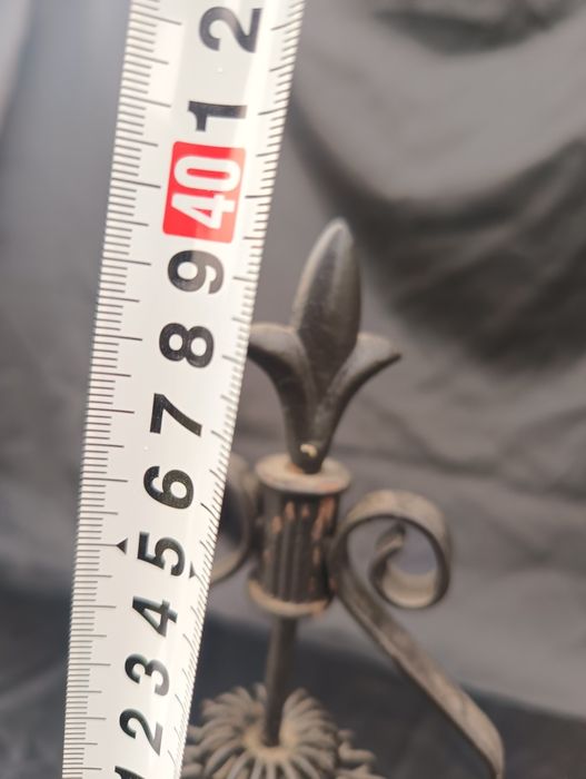 Stalowy lampion ze śladami użytkowania