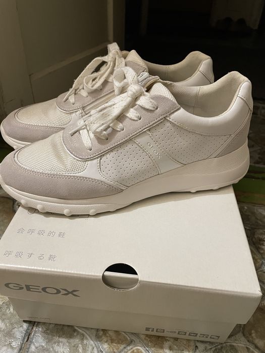 Женские  фирменные туфли на молнии и на шнурках