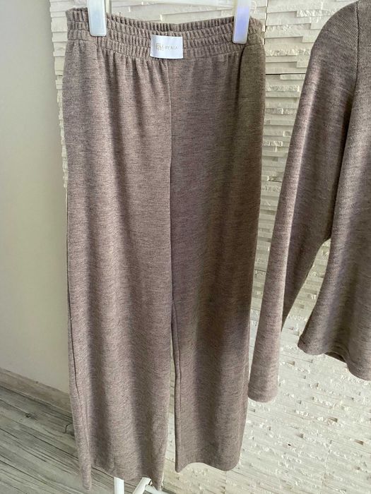 By Mia beżowy Komplet dzianinowy bluzka i szerokie spodnie