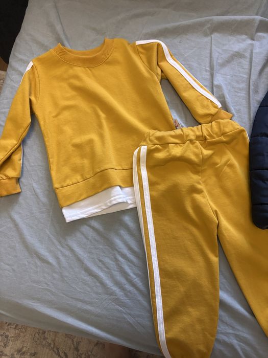 Куртка 98 та новий костюм на 3 роки