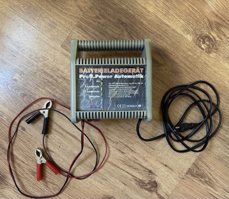 Зарядний пристрій автомат