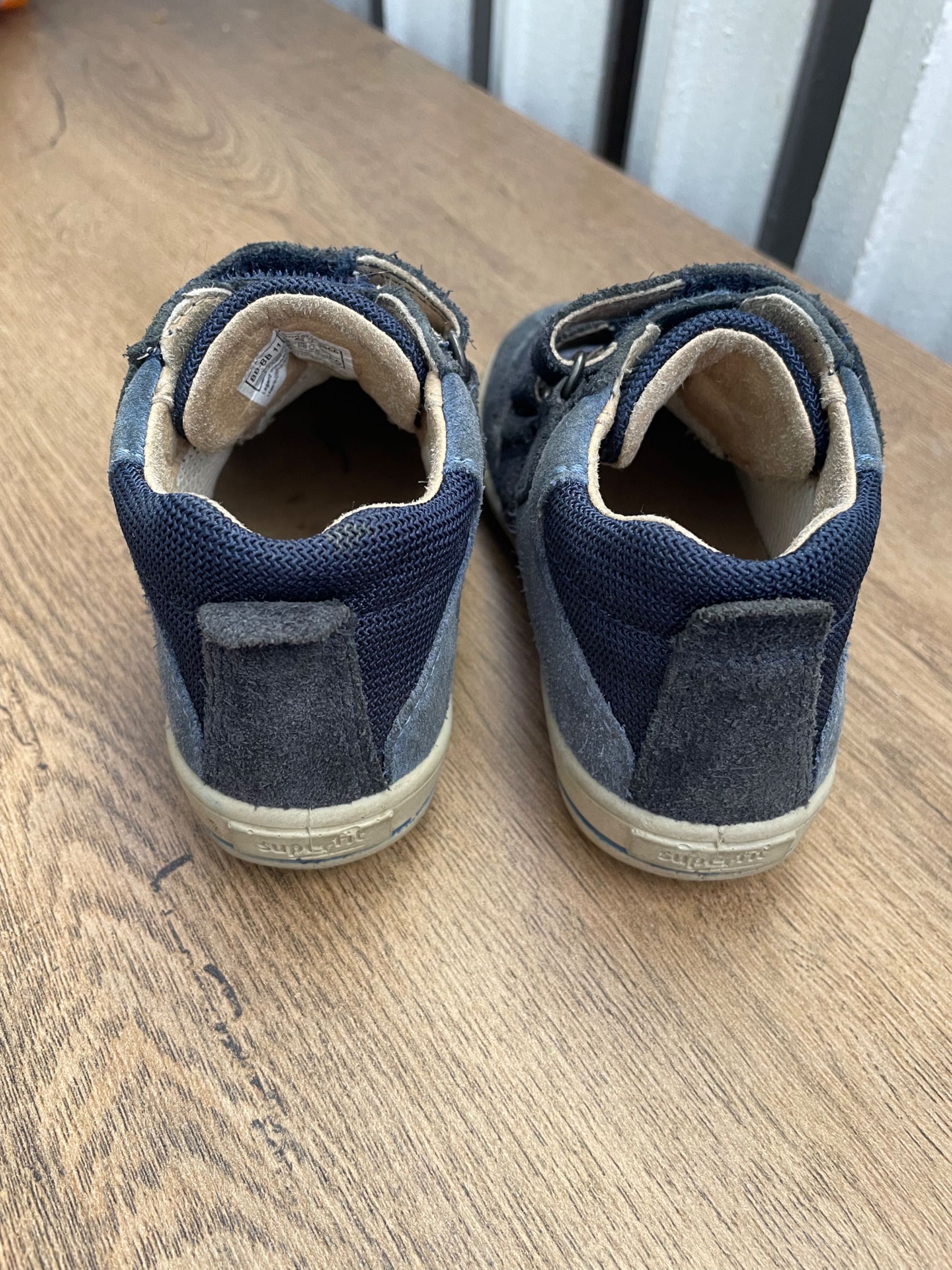 Buty przejściowe 23