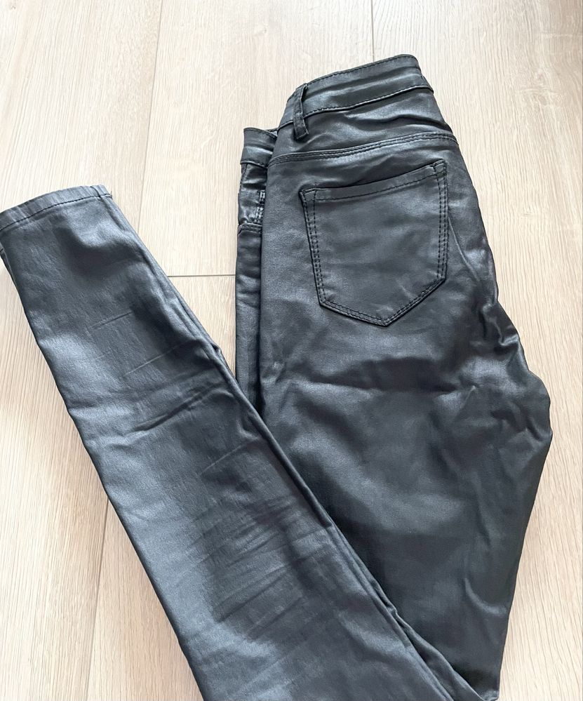 Woskowane spodnie S 36