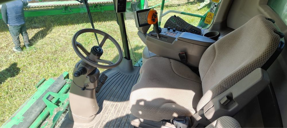 John Deere T670i