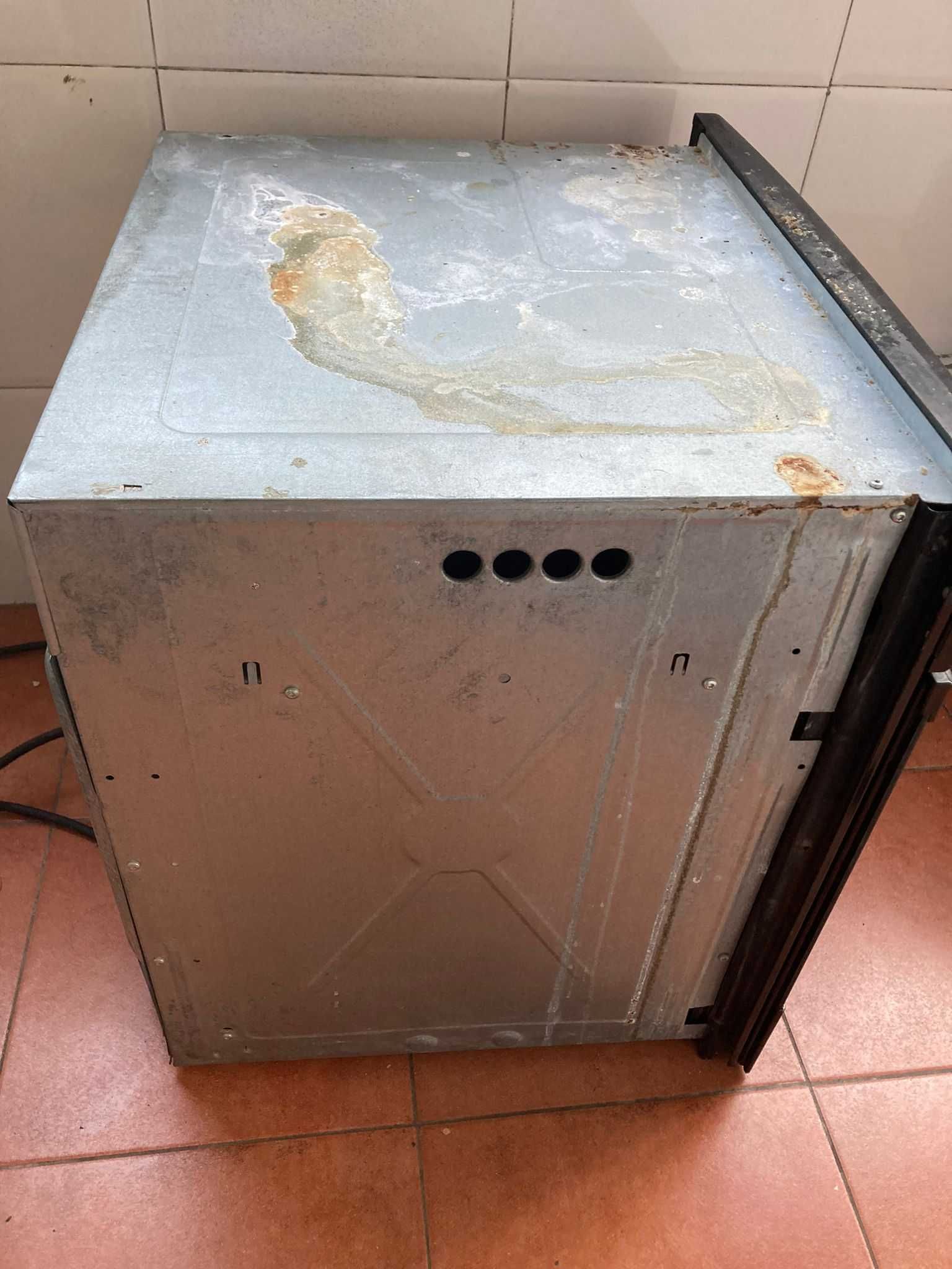 Forno avariado para peças ou conserto