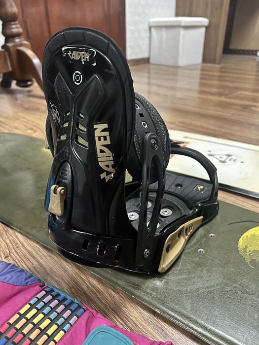 Продам одним комплектом 2 Сноуборди